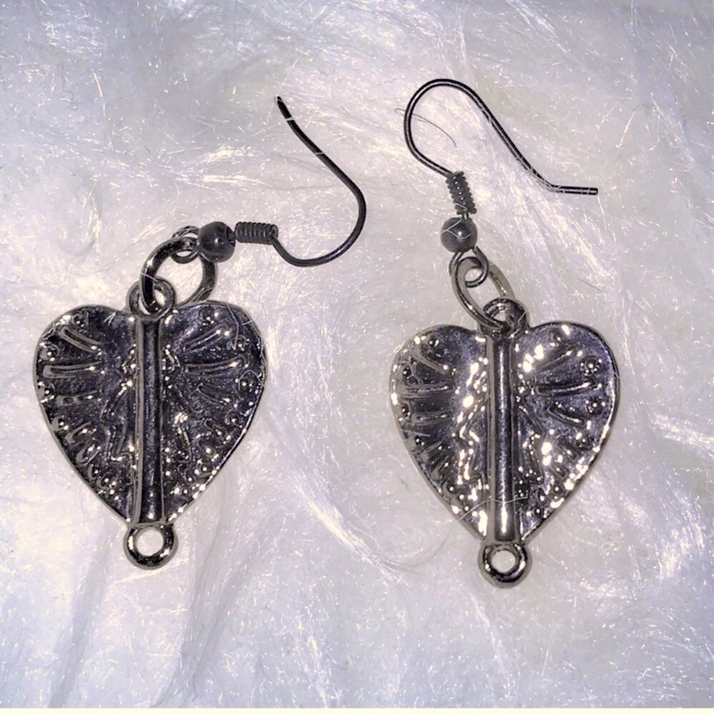Cyber monday deal New Handmade Gun metal heart shaped earrings